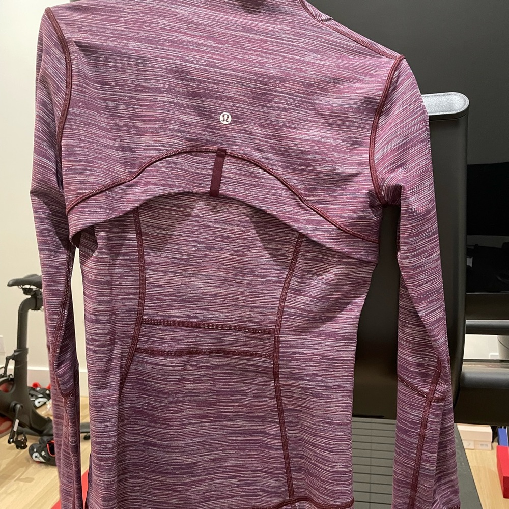 Lululemon woman’s purple zip up size 8 - Picture 3 of 3